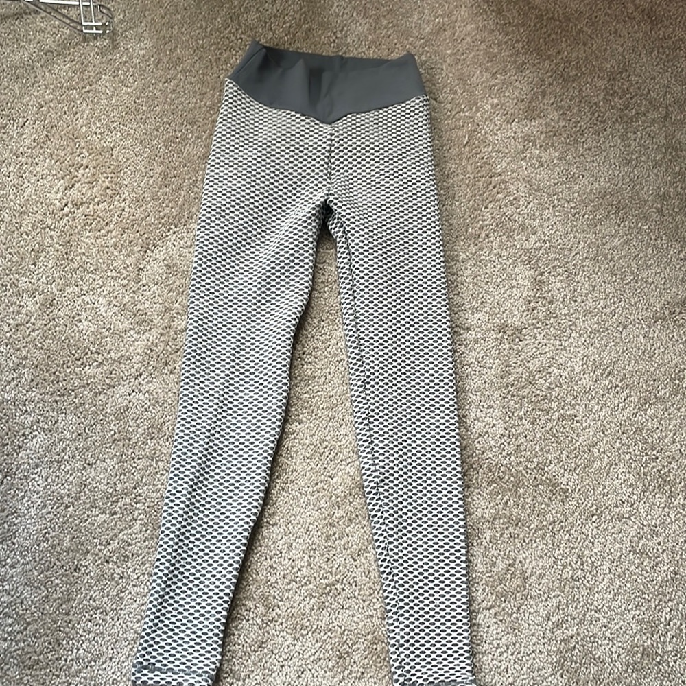 Tahira grey and white leggings size small.